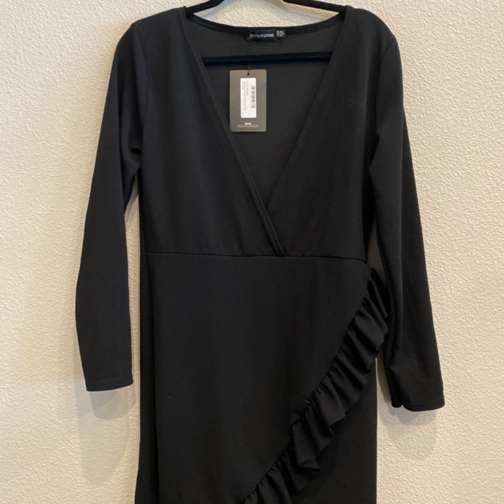 PRETTYLITTLETHING PLUS BLACK LONG SLEEVE RUFFLE WRAP DRESS - Picture 2 of 2